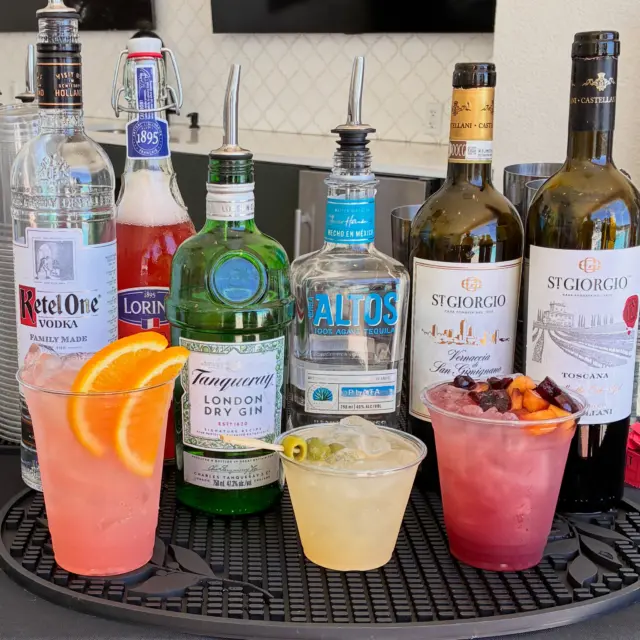 Poolside cocktail party - Tuscan themed 

Happy to travel up to 2 hours north or south of San Francisco to offer mixology services or classes at your residence or office ✨ 

Check out my website for more information ! Link in bio